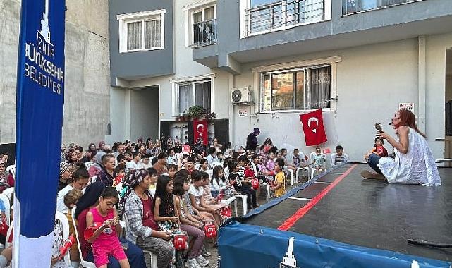 İzmirli minikler Cumhuriyet’in yeni yüzyılına ‘merhaba’ dedi