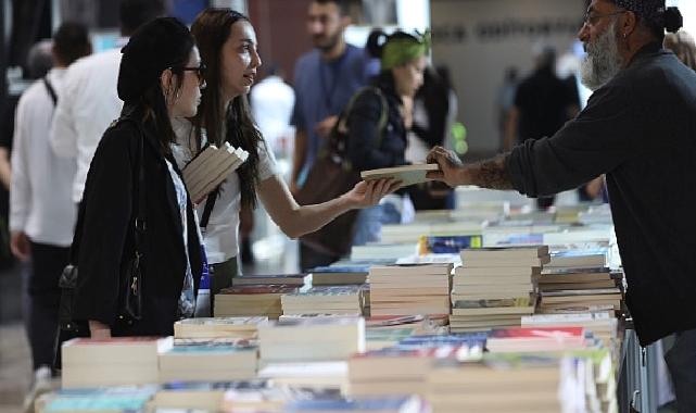 Kitap Fuarı Kapılarını Kocaeli Marşıyla Açtı