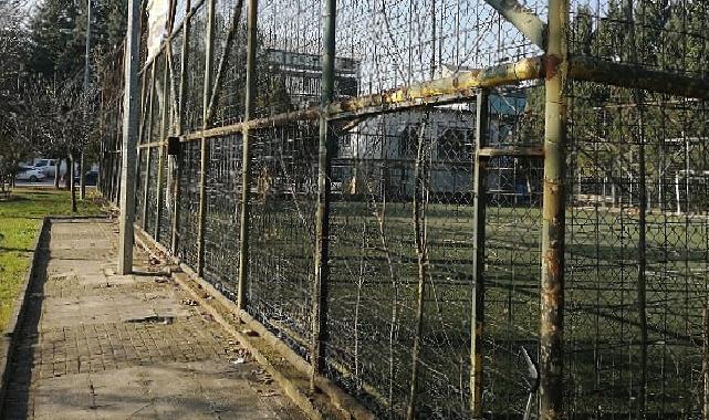 Kocaeli Büyükşehir, sahaları elden geçiriyor