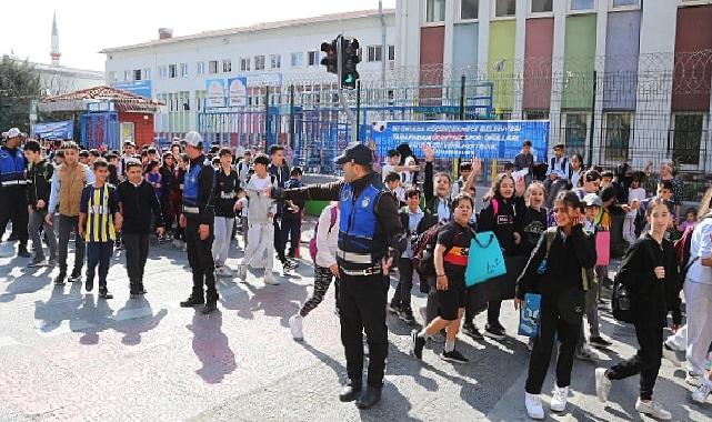 Küçükçekmece Zabıtasından Okul Önlerinde Denetim
