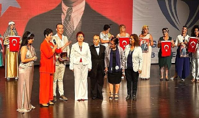 Narlıdere Belediyesi’nin Güçlü Kadınları, ‘Çantadaki Sır’ ile Cumhuriyeti Anlattı