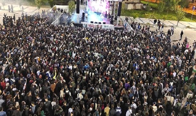 Tefo ve Seko Üniversiteli Gençleri Coşturdu