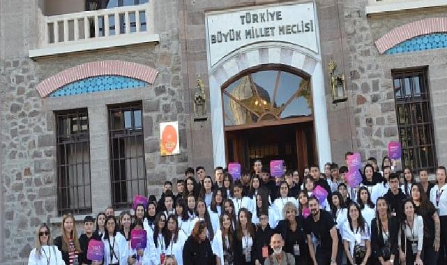 Toçev, cumhuriyet’in 100.yılında 100 çocuk ile birlikte Atatürk’ün huzuruna çıktı