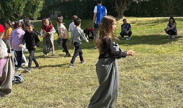 Domino’s Düş Gezgini Ateşböceği mobil eğitim tırı Ankara’ya ulaştı