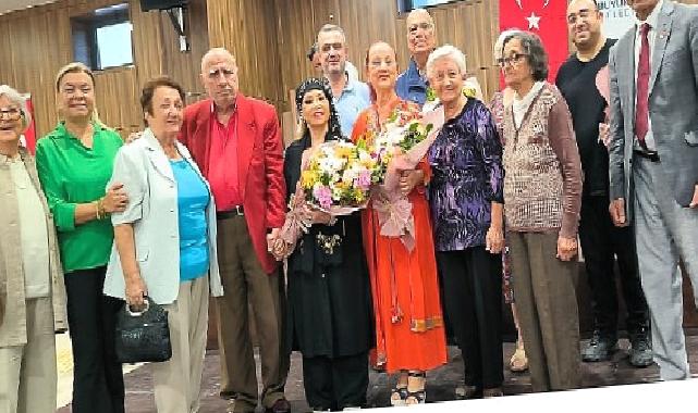 Huzurevi Bedia Akartürk’tün türküleri ile şenlendi