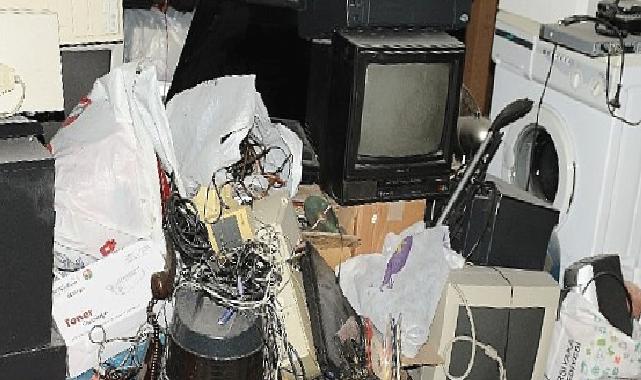 Karşıyaka’da “Elektronik Atıklar Tablete Dönüşsün” kampanyası sürüyor