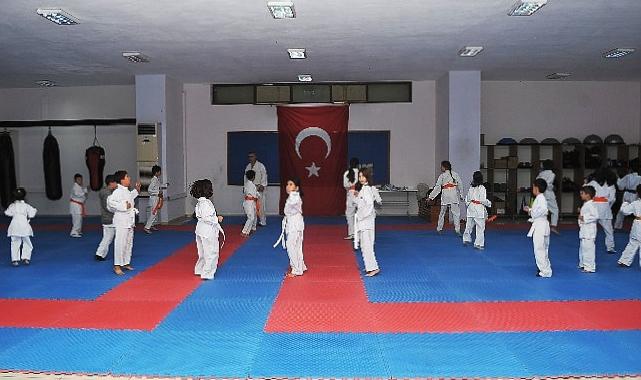 Kemer Belediyesi Karateciler kuşak atladı
