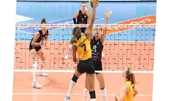 Namağlup lider VakıfBank’tan bir galibiyet daha