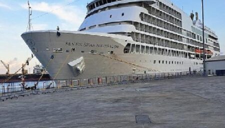 QTerminals Antalya Limanı, Seven Seas Navigator ve Le Jaques Cartier lüks yolcu gemilerini ağırladı