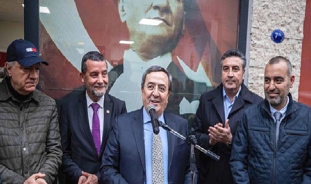 Başkan Batur’a miting gibi karşılama