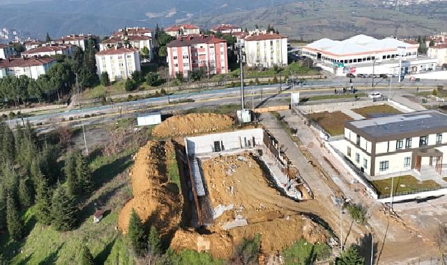 İzmit Ayazma Mahallesi futbol sahası devam