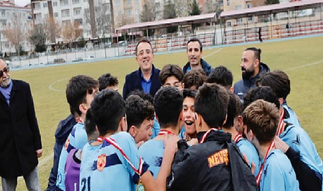 Şampiyona kupasını başkan Savran verdi 