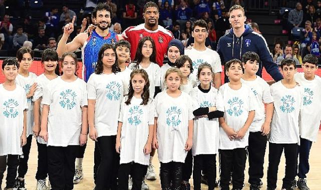 Anadolu Efes – EA7 Armani Milan Maçında One Team Programına Katılan Çocuklar Parkeye Çıktı