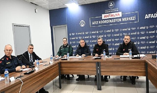 Antalya Büyükşehir Belediyesi afetzedelerin yanında