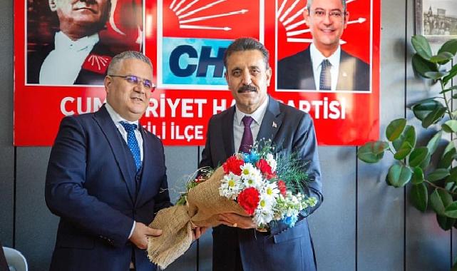 Başkan Kırgöz’ün İlçe Ziyareti Mitinge Dönüştü
