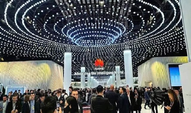 Huawei modaya yön veren ürünlerini Mobil Dünya Kongresi 2024’te tanıttı