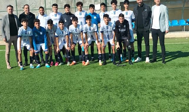 Selçuk Şahin, Yenişehir Belediyesi U16 Futbol Takımı’nın maçını izledi