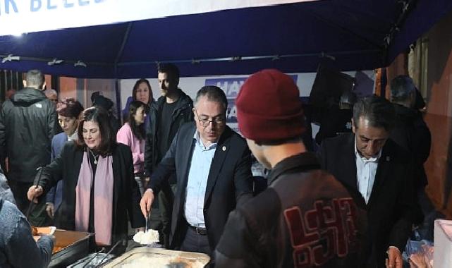 Aydın Büyükşehir Belediye Başkanı Özlem Çerçioğlu, Efeler ilçesinin Kemer Mahallesi’nde vatandaşlarla iftarda buluştu