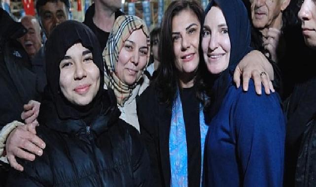 Aydın Büyükşehir Belediyesi, Ramazan ayı boyunca kentin farklı noktalarında düzenlediği iftar programlarıyla vatandaşları bir araya getirmeye devam ediyor