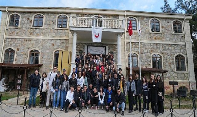 Gaziemirli gençler Çanakkale’de tarihin izini sürdü