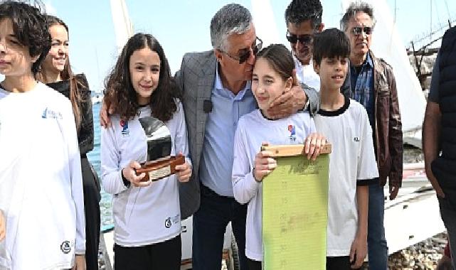 Yat Yelken Kulübü’nden Başkan Topaloğlu’na teşekkür plaketi