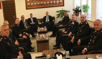 Başkan Aras’tan Bayram Sabahı Vatandaşlara Simit ve Peynir