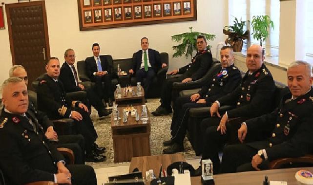 Başkan Aras’tan Bayram Sabahı Vatandaşlara Simit ve Peynir