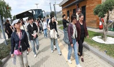 Güney Kore’nin Sancheong-Gun kentinin belediye çalışanları Efes Tarlası Yaşam Köyü’nü ziyaret etti