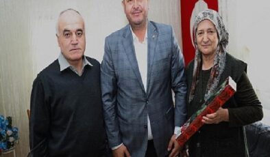 Menderes Belediye Başkanı İlkay Çiçek Anneler Günü’nde şehit anneleri ile huzurevinde yaşayan anneleri unutmadı