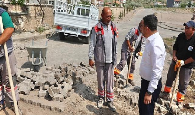 Nevşehir Belediye Başkanı Rasim Arı, Mehmet Akif Ersoy Mahallesi’nde belediye ekiplerince gerçekleştirilen yol bakım ve onarım çalışmalarını inceledi
