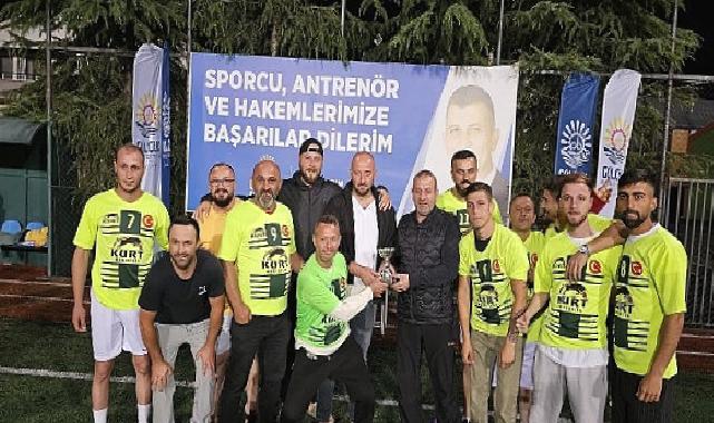 Gölcük Belediyesi 12. Birimler Arası Futbol Turnuvası’nda; Gelir Müdürlüğü’nü penaltılar sonucu yenen Gençlik Ve Spor Hizmetleri Müdürlüğü şampiyon oldu