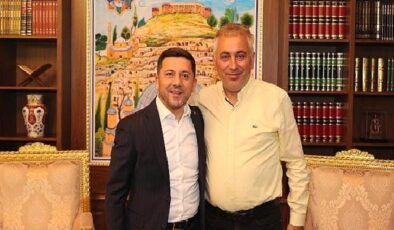 Göreve gelişinin ardından toplumun tüm kesimleriyle bir araya gelen Nevşehir Belediye Başkanı Rasim Arı, bugün de çok sayıda siyasetçi, iş insanı, genç, esnaf, sivil toplum örgütü temsilcileri ve vatandaşları konuk etti
