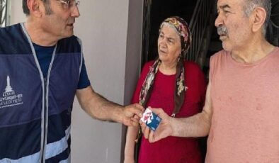 İzmir’de Emekli Dayanışma Kartı yüzleri güldürdü “Allah böyle başkanları hep var etsin”