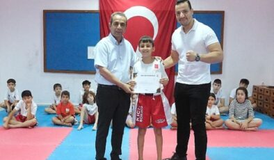 Kemer Belediyesi Kick Boks sporcuları kuşak atladı