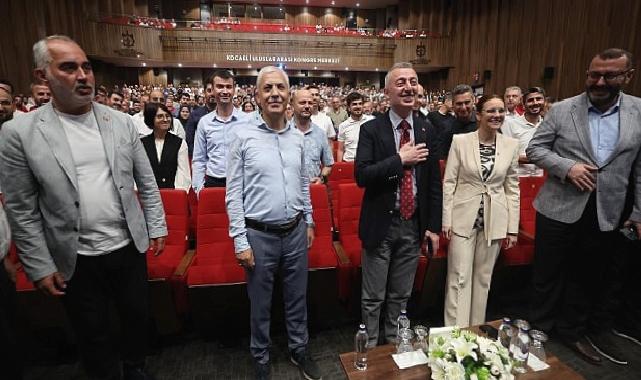 Kocaeli Büyükşehir Belediye Başkanı Tahir Büyükakın, Büyükşehir personeliyle bayramlaştı