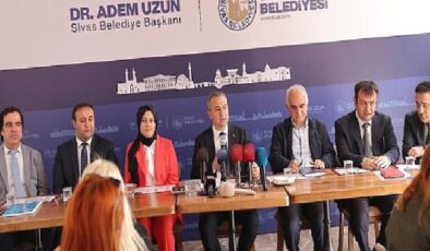 Sivas Belediye Başkanı Dr. Adem Uzun, kentte görev yapan basın mensuplarıyla bir araya geldi