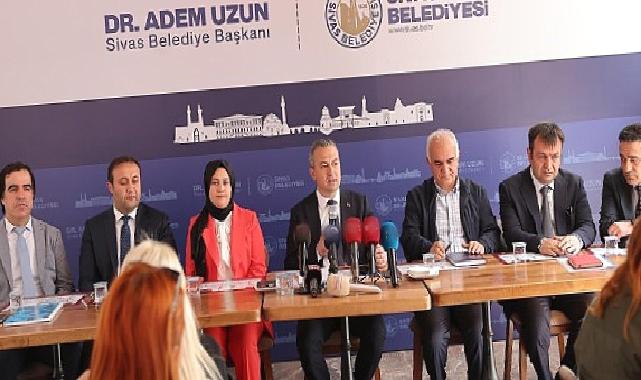 Sivas Belediye Başkanı Dr. Adem Uzun, kentte görev yapan basın mensuplarıyla bir araya geldi