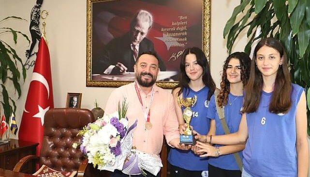 Başkan Turan; Kız voleybol takımımızın başarısını kutluyoruz