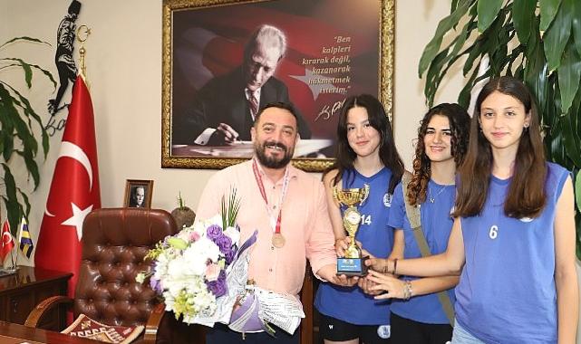 Başkan Turan; Kız voleybol takımımızın başarısını kutluyoruz