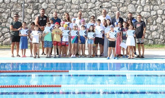 Mudanya Belediyesi tarafından düzenlenen yüzme kursları 1. Dönemi başarıyla tamamlandı. Yaklaşık 250 minik yüzücü düzenlenen törenle sertifikalarını aldı
