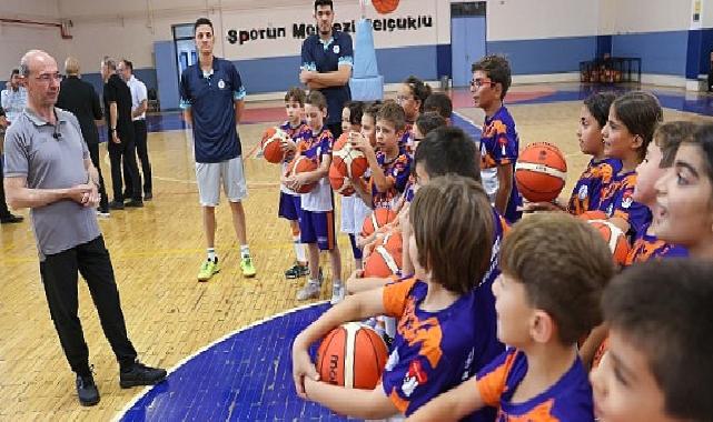 Selçuklu Belediye Başkanı Ahmet Pekyatırmacı, Selçuklu Belediyesi Yaz Spor Okulları’nda farklı branşlarda eğitim alan spor okulu öğrencilerini ziyaret etti
